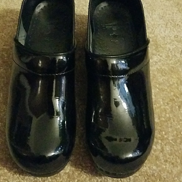 Dansko Shoes - Dansko size 39 nurse healthcare scrubs shoes